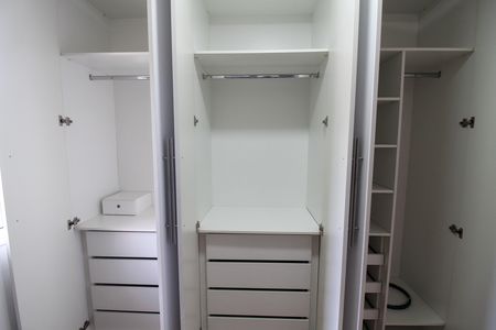 Casa de condomínio à venda com 120m², 3 quartos e 2 vagas Casa de condomínio à venda com 120m², 3 quartos e 2 vagasQuarto 2 - Armários