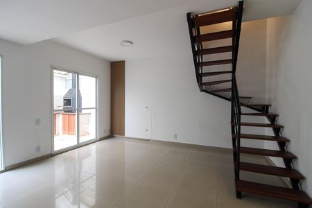 Sala de casa de condomínio à venda com 3 quartos, 120m² em Jardim das Esmeraldas, São Paulo