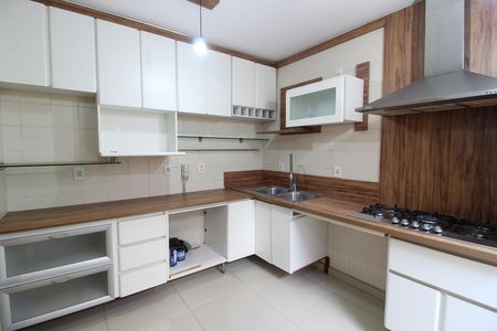 Cozinha de casa de condomínio à venda com 3 quartos, 120m² em Jardim das Esmeraldas, São Paulo