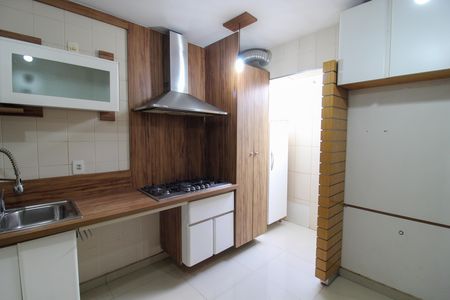 Cozinha de casa de condomínio à venda com 3 quartos, 120m² em Jardim das Esmeraldas, São Paulo