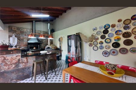 Casa à venda com 4 quartos, 320m² em Jardim Marajoara, São Paulo