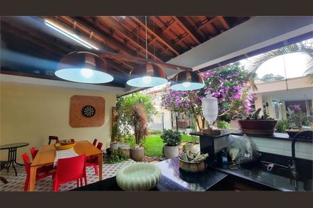 Casa à venda com 4 quartos, 320m² em Jardim Marajoara, São Paulo