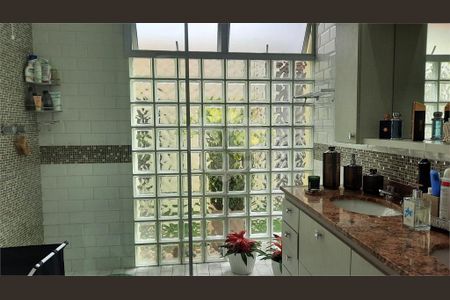 Casa à venda com 4 quartos, 320m² em Jardim Marajoara, São Paulo
