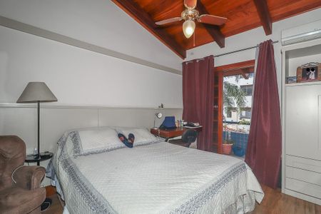 Casa de condomínio à venda com 234m², 3 quartos e 2 vagasQuarto Suíte
