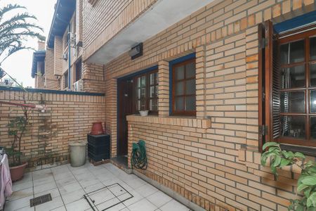 Casa de condomínio à venda com 234m², 3 quartos e 2 vagasFundos