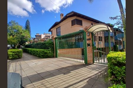 Casa de condomínio à venda com 234m², 3 quartos e 2 vagas Casa de condomínio à venda com 234m², 3 quartos e 2 vagasFachada