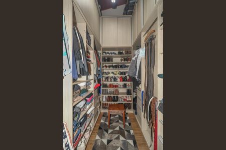 Casa de condomínio à venda com 234m², 3 quartos e 2 vagasCloset da suíte