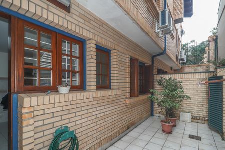 Casa de condomínio à venda com 234m², 3 quartos e 2 vagasFundos