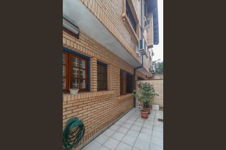 Casa de condomínio à venda com 234m², 3 quartos e 2 vagasFundos