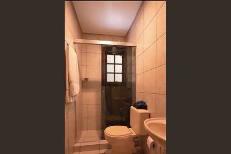 Banheiro  de casa de condomínio à venda com 3 quartos, 234m² em Boa Vista, Porto Alegre