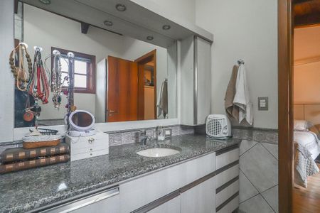 Casa de condomínio à venda com 234m², 3 quartos e 2 vagasBanheiro da Suíte