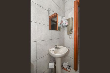 Casa de condomínio à venda com 234m², 3 quartos e 2 vagasBanheiro de serviço