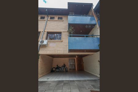 Casa de condomínio à venda com 234m², 3 quartos e 2 vagasFachada