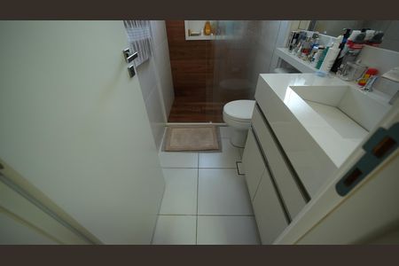 Apartamento à venda com 75m², 2 quartos e 2 vagasBanheiro da Suíte 1