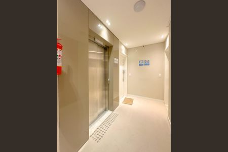 Apartamento para alugar com 90m², 2 quartos e 2 vagasHall social