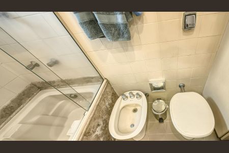 Apartamento à venda com 108m², 3 quartos e 2 vagas Apartamento à venda com 108m², 3 quartos e 2 vagasBanheiro da Suíte