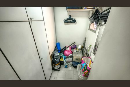 Apartamento à venda com 108m², 3 quartos e 2 vagas Apartamento à venda com 108m², 3 quartos e 2 vagasQuarto de Serviço
