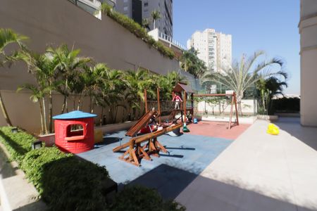 Apartamento à venda com 80m², 2 quartos e 2 vagasÁrea comum - Playground