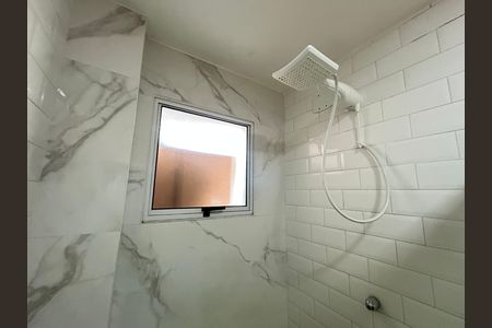 Casa à venda com 96m², 2 quartos e 1 vagaBanheiro 1
