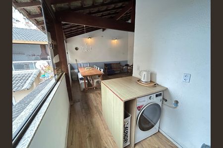 Casa à venda com 96m², 2 quartos e 1 vagaÁrea de Serviço