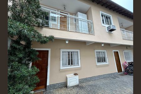Casa à venda com 96m², 2 quartos e 1 vagaFachada