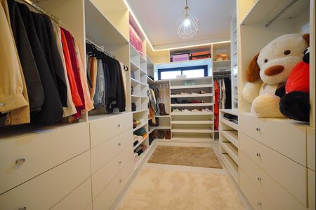 Casa de condomínio para alugar com 260m², 4 quartos e 2 vagasCloset da suíte 3
