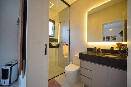 Casa de condomínio para alugar com 260m², 4 quartos e 2 vagasBanheiro da Suíte 1