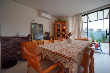 Casa de condomínio para alugar com 260m², 4 quartos e 2 vagasSala de Jantar