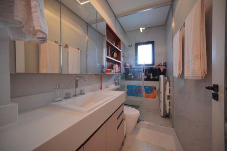 Casa de condomínio para alugar com 260m², 4 quartos e 2 vagasBanheiro da Suíte 3