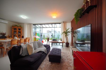 Sala de casa de condomínio para alugar com 4 quartos, 260m² em São João do Rio Vermelho, Florianópolis