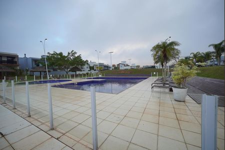Casa de condomínio para alugar com 260m², 4 quartos e 2 vagasPiscina