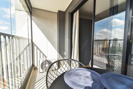 Studio para alugar com 27m², 1 quarto e sem vaga Studio para alugar com 27m², 1 quarto e sem vagaVaranda