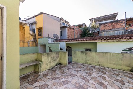 Casa à venda com 170m², 2 quartos e 1 vaga Casa à venda com 170m², 2 quartos e 1 vagaTerraço