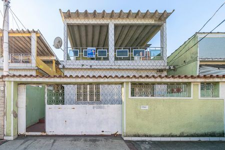 Casa à venda com 170m², 2 quartos e 1 vaga Casa à venda com 170m², 2 quartos e 1 vagaFachada