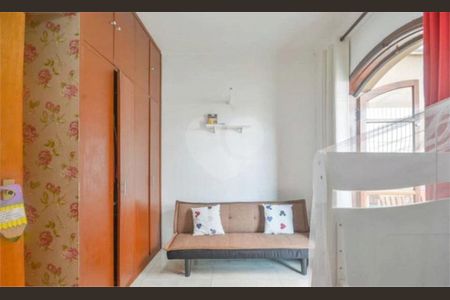 Casa de condomínio à venda com 120m², 3 quartos e 1 vaga