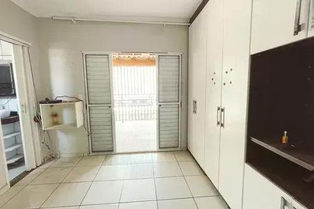 Casa à venda com 240m², 3 quartos e 4 vagas