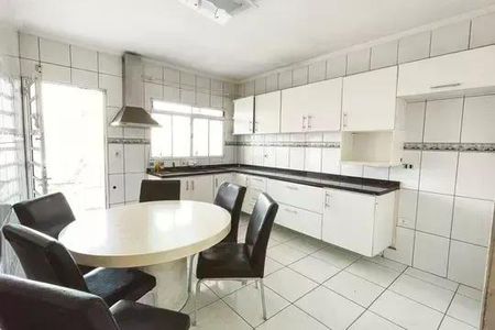 Casa à venda com 240m², 3 quartos e 4 vagas
