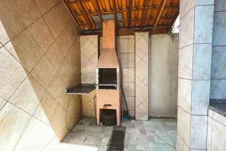 Casa à venda com 240m², 3 quartos e 4 vagas
