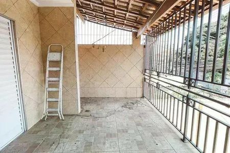 Casa à venda com 240m², 3 quartos e 4 vagas