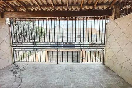 Casa à venda com 240m², 3 quartos e 4 vagas