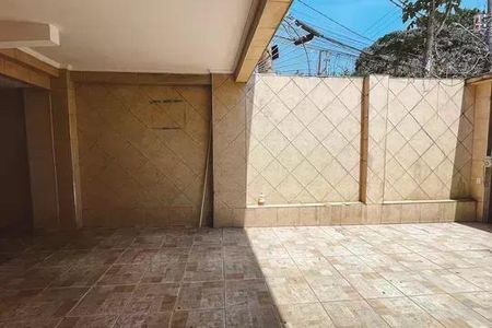 Casa à venda com 240m², 3 quartos e 4 vagas