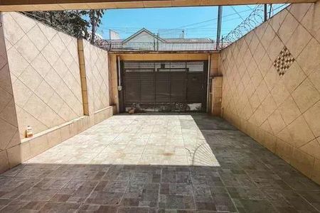 Casa à venda com 240m², 3 quartos e 4 vagas