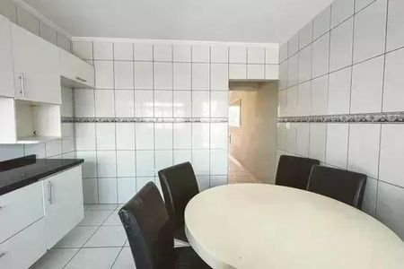 Casa à venda com 240m², 3 quartos e 4 vagas
