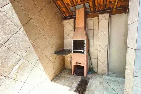 Casa à venda com 240m², 3 quartos e 4 vagas