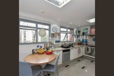 Apartamento à venda com 237m², 4 quartos e 4 vagas
