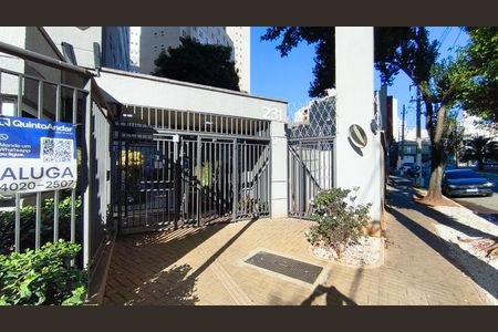 Fachada + Plaquinha de apartamento para alugar com 1 quarto, 36m² em Liberdade, São Paulo
