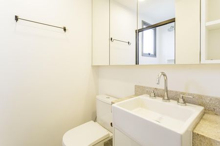 Apartamento para alugar com 74m², 2 quartos e 1 vaga Apartamento para alugar com 74m², 2 quartos e 1 vagaBanheiro da Suíte 1