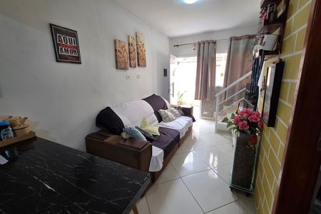 Sala de casa de condomínio para alugar com 2 quartos, 85m² em Nova Mirim, Praia Grande