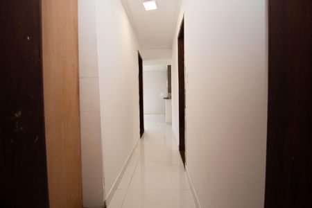 Casa para alugar com 80m², 2 quartos e 2 vagas Casa para alugar com 80m², 2 quartos e 2 vagasCorredor