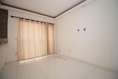 Casa para alugar com 80m², 2 quartos e 2 vagas Casa para alugar com 80m², 2 quartos e 2 vagasSala
